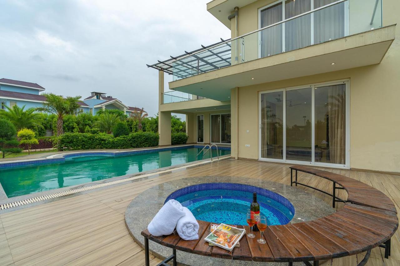 Stayvista At Blanc Belle With Outdoor Pool Sohna Bagian luar foto