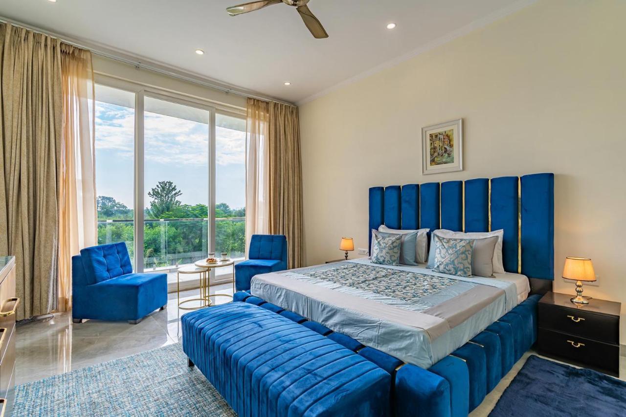 Stayvista At Blanc Belle With Outdoor Pool Sohna Bagian luar foto
