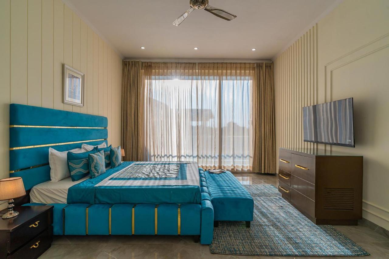 Stayvista At Blanc Belle With Outdoor Pool Sohna Bagian luar foto
