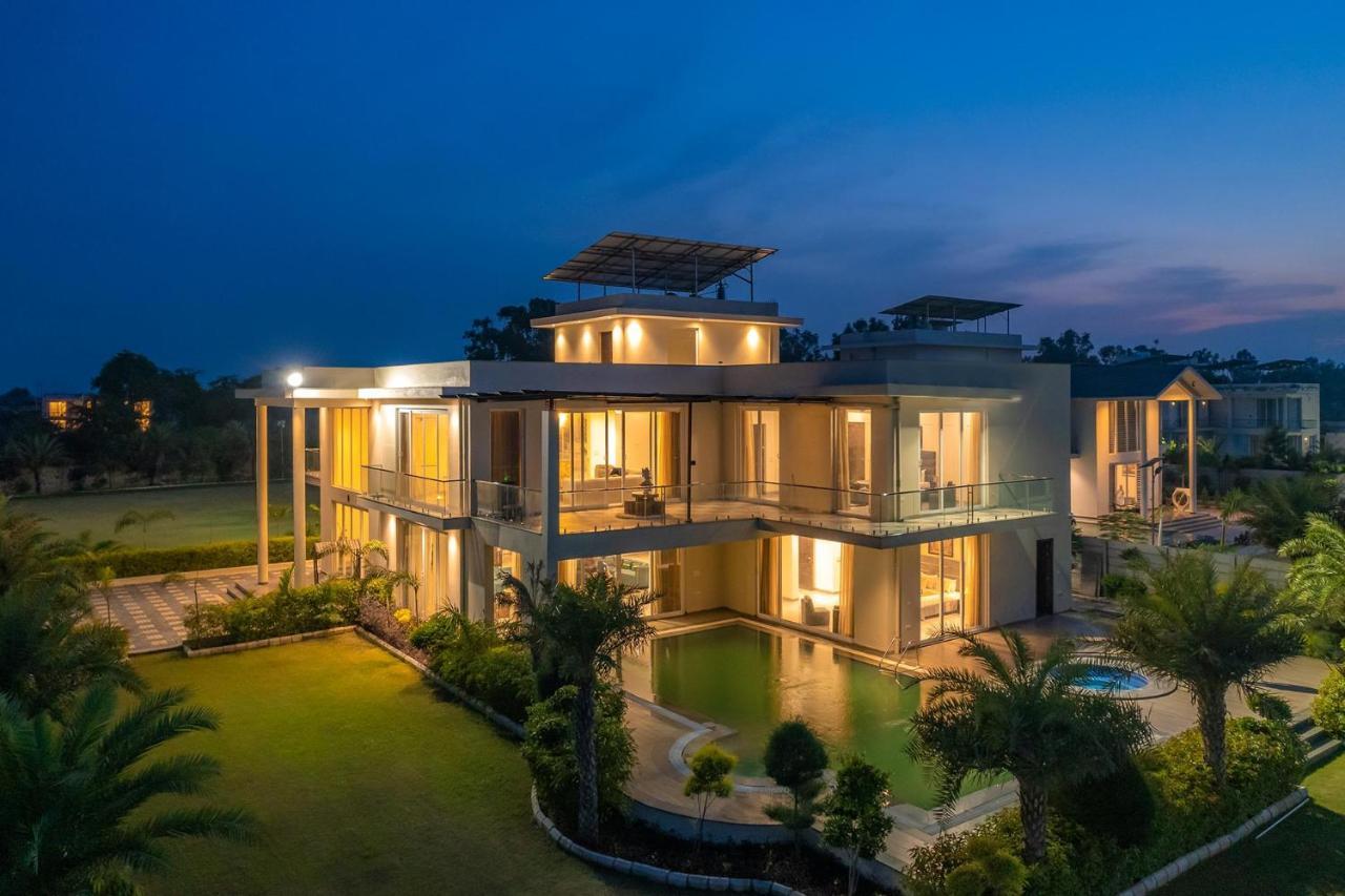 Stayvista At Blanc Belle With Outdoor Pool Sohna Bagian luar foto