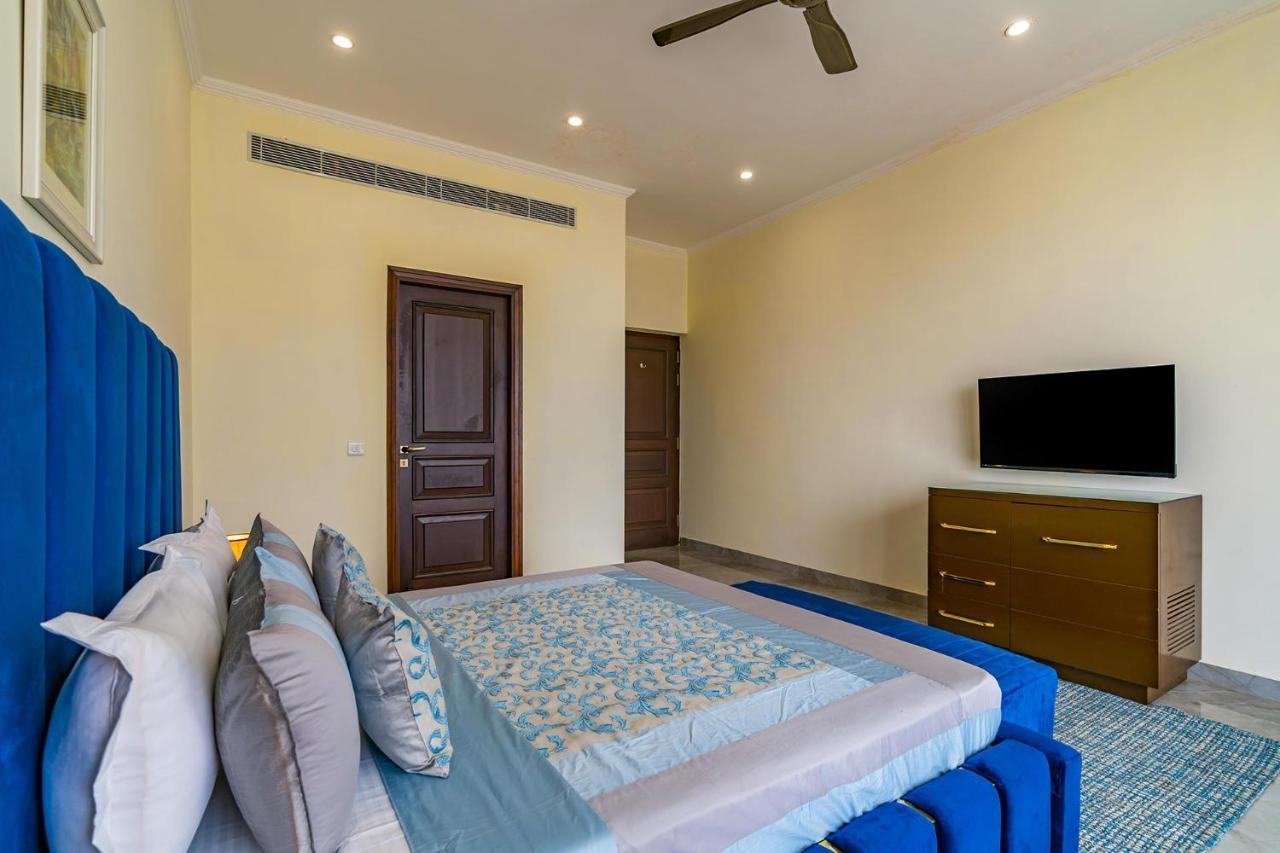 Stayvista At Blanc Belle With Outdoor Pool Sohna Bagian luar foto