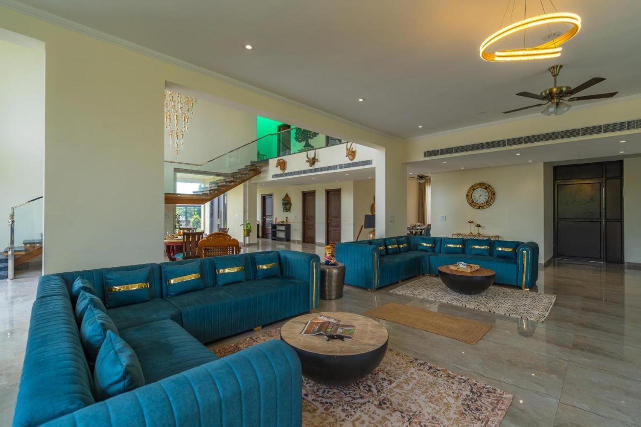 Stayvista At Blanc Belle With Outdoor Pool Sohna Bagian luar foto