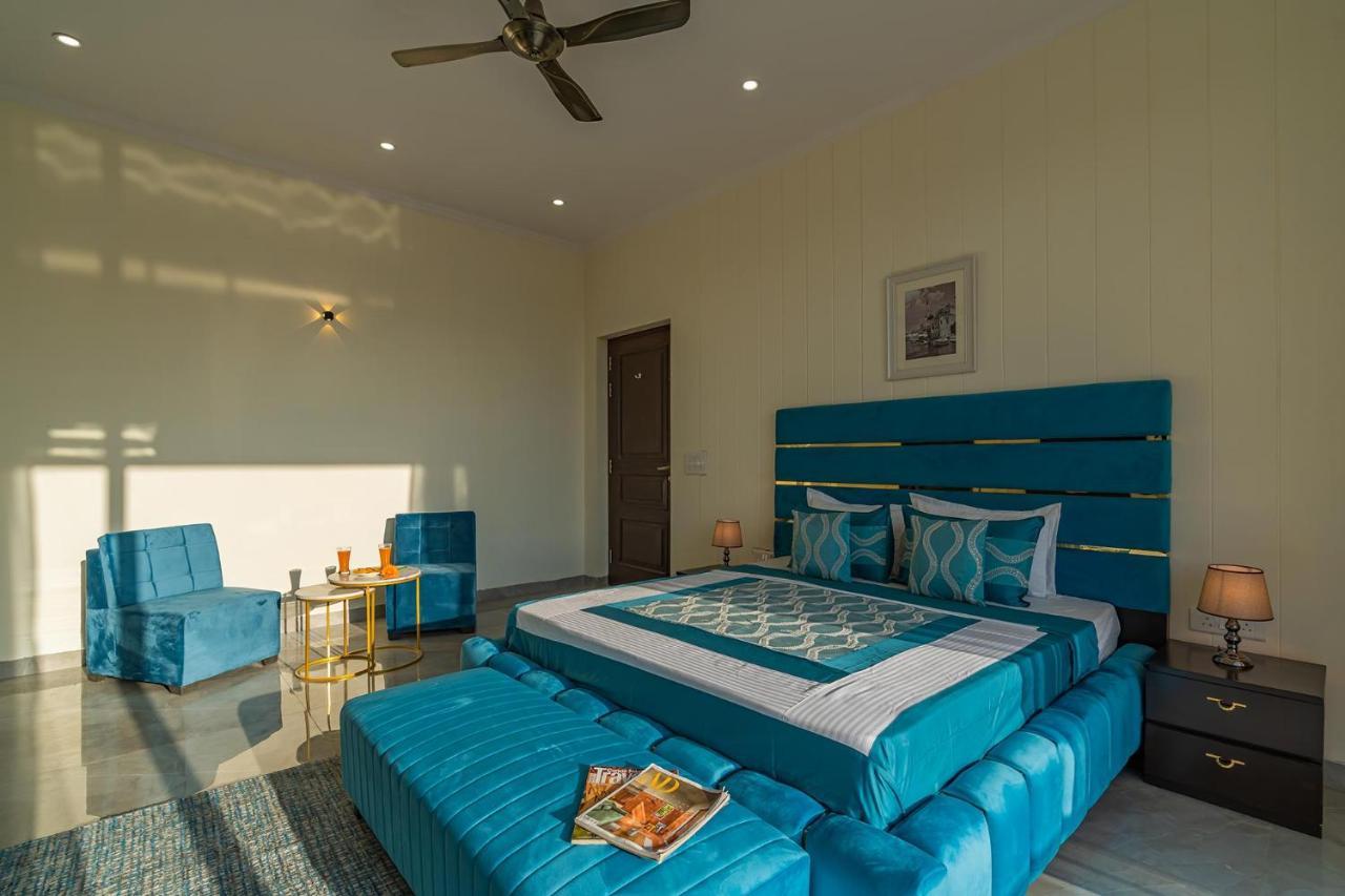 Stayvista At Blanc Belle With Outdoor Pool Sohna Bagian luar foto