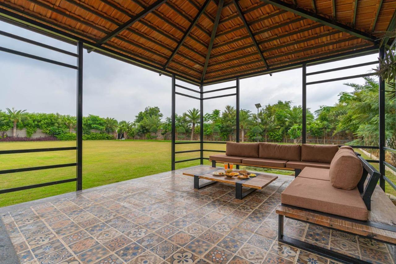 Stayvista At Blanc Belle With Outdoor Pool Sohna Bagian luar foto